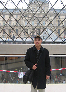 Dan at Louvre, Paris 1er arr.