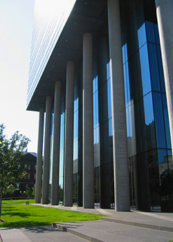 Leslie L. Dan Pharmacy Building, University of Toronto, Ontario