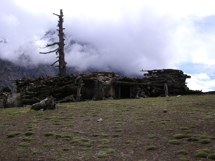 Huts at Yashpirt