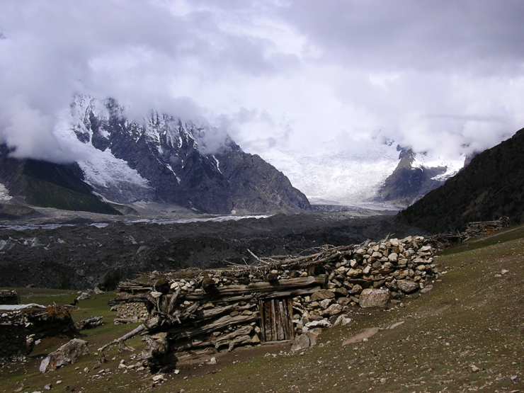 Huts at Yashpirt